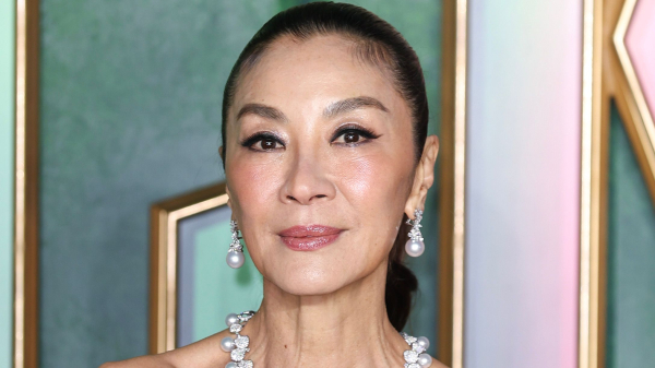 Michelle Yeoh’s Choppy, Chunky Pixie Cut Couldn’t Be More Y2K—See the Photos